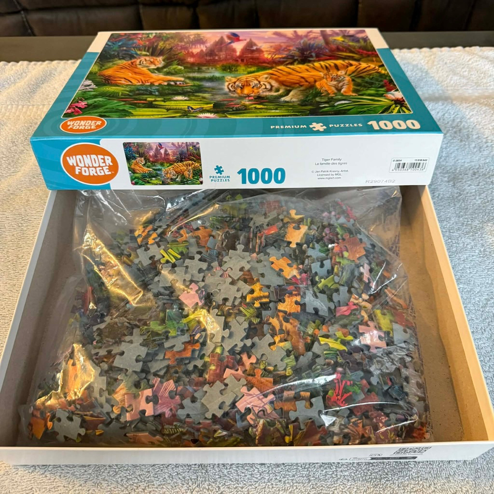 Wonder Forge Tiger Family 1000 Piece Puzzle Blue Orange One Size